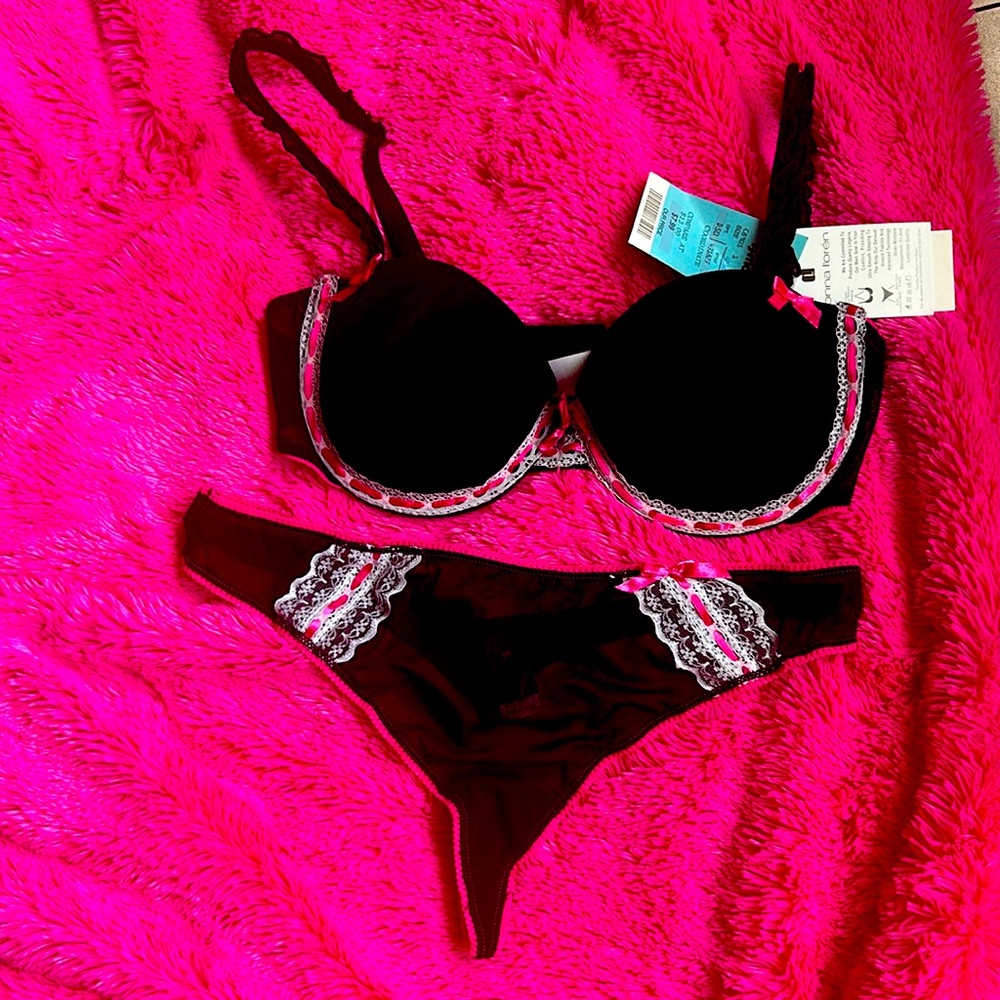 Bra and panty set - Picture 1 of 4